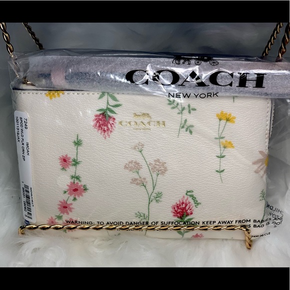 Coach Handbags - PRICE ⬇️ Coach Zipper Wristlet Wildflower Print